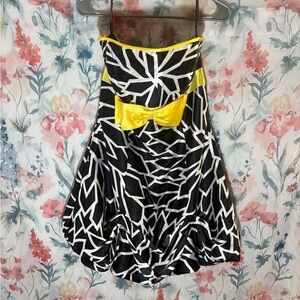 Elegant Black and Yellow A-Line Skirt